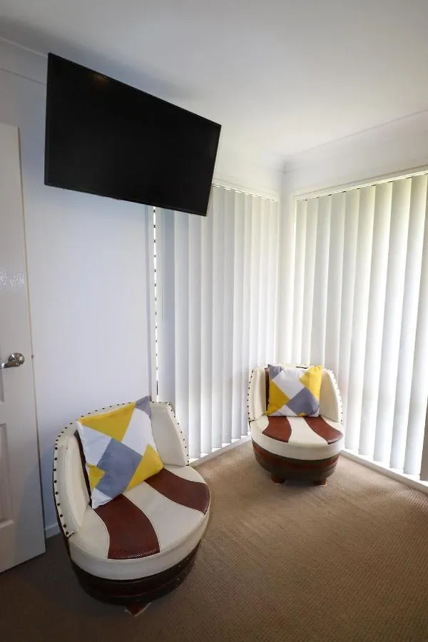 Blk Stays Guest House Deluxe Unit One Side Morayfield 0*,  Australia