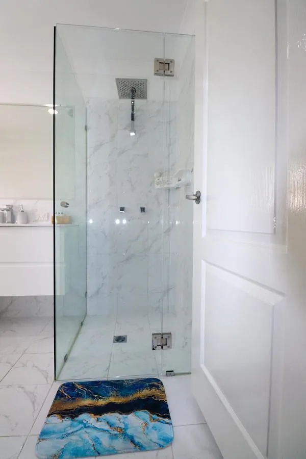 Blk Stays Guest House Deluxe Unit One Side Morayfield