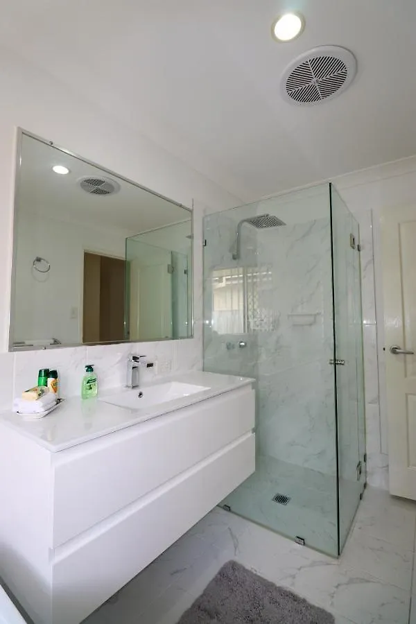Blk Stays Guest House Deluxe Unit One Side Morayfield Australië